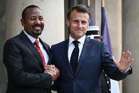 Emmanuel Macron welcomes Abiy Ahmed at the Elysee FA