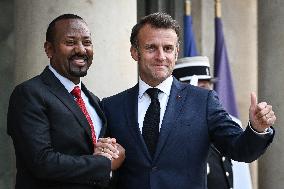 Emmanuel Macron welcomes Abiy Ahmed at the Elysee FA