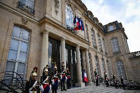 Emmanuel Macron welcomes Abiy Ahmed at the Elysee FA