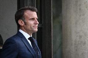 Emmanuel Macron welcomes Abiy Ahmed at the Elysee FA