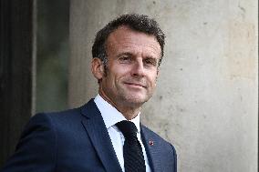 Emmanuel Macron welcomes Abiy Ahmed at the Elysee FA