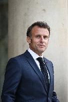 Emmanuel Macron welcomes Abiy Ahmed at the Elysee FA