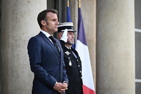 Emmanuel Macron welcomes Abiy Ahmed at the Elysee FA