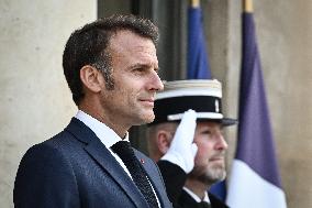 Emmanuel Macron welcomes Abiy Ahmed at the Elysee FA