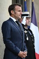 Emmanuel Macron welcomes Abiy Ahmed at the Elysee FA