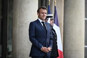 Emmanuel Macron welcomes Abiy Ahmed at the Elysee FA