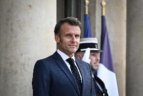 Emmanuel Macron welcomes Abiy Ahmed at the Elysee FA