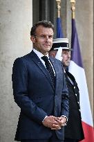 Emmanuel Macron welcomes Abiy Ahmed at the Elysee FA