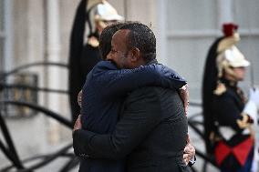 Emmanuel Macron welcomes Abiy Ahmed at the Elysee FA