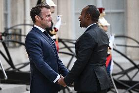 Emmanuel Macron welcomes Abiy Ahmed at the Elysee FA