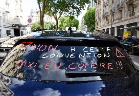 Fourth Day of Taxis Protest - Paris