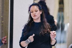 Cannes - Pregnant Rihanna Shopping at Boutique Messika