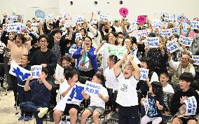 Locals celebrate Onosato's victory at summer sumo tournament