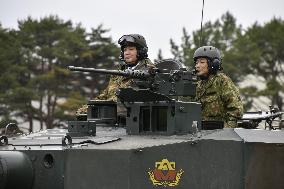 Japan defense minister visits GSDF base