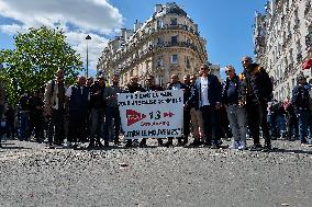 Taxi Drivers Protest Against Patient Transport Reforms in Paris