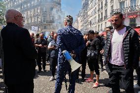 Taxi Drivers Protest Against Patient Transport Reforms in Paris