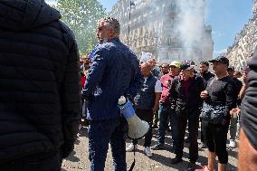 Taxi Drivers Protest Against Patient Transport Reforms in Paris