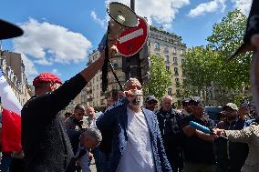 Taxi Drivers Protest Against Patient Transport Reforms in Paris