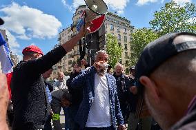 Taxi Drivers Protest Against Patient Transport Reforms in Paris