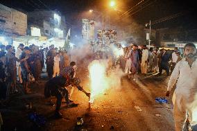 Party Members Gather In Support Of Army - Pakistan