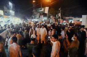 Party Members Gather In Support Of Army - Pakistan