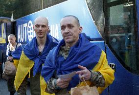 390 prisoners returned to Ukraine from Russia as part of first part of 1000 for 1000 exchange