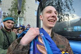 390 Ukrainians return home from Russian captivity