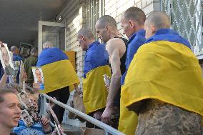 390 Ukrainians return home from Russian captivity