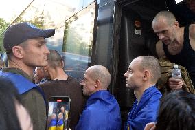 390 Ukrainians return home from Russian captivity