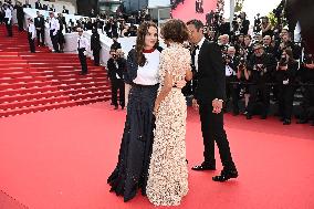 Cannes - Halle Berry And Juliette Binoche Clothing Gets Tangled On Red Carpet