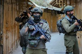 Settlers Storm The Old City Of Hebron