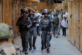 Settlers Storm The Old City Of Hebron