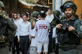 Settlers Storm The Old City Of Hebron