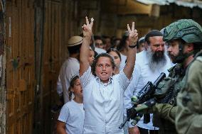 Settlers Storm The Old City Of Hebron