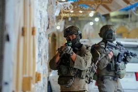 Settlers Storm The Old City Of Hebron