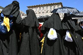 Pope Leo XIV Delivers His Blessing To The Faithful - Vatican