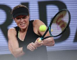 Roland Garros - Women s single - Qinwen vs Pavlyuchenkova