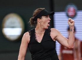 Roland Garros - Women s single - Qinwen vs Pavlyuchenkova