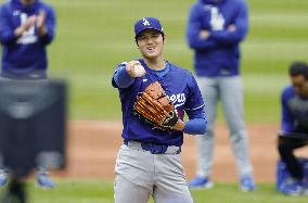 Baseball: Ohtani throws live batting practice