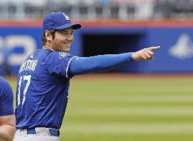 Baseball: Ohtani throws live batting practice