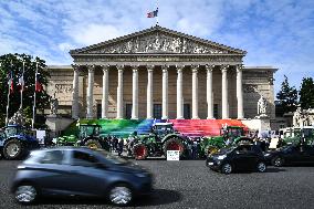 Farmers protest in Paris - FA