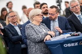 Ministerial Visit To Novo Nordisk Factory - Chartres
