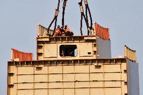 Zhangjinggao Yangtze River Bridge Construction