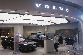Volvo Lays Off 3000 Employees
