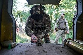 Artillery crew of Rifle Battalion special unit on a combat mission