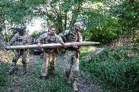 Artillery crew of Rifle Battalion special unit on a combat mission