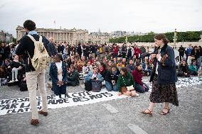 Catholics Protest Euthanasia Bill in Paris
