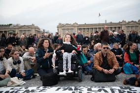 Catholics Protest Euthanasia Bill in Paris
