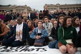 Catholics Protest Euthanasia Bill in Paris