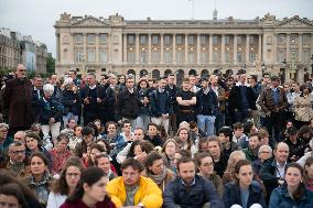 Catholics Protest Euthanasia Bill in Paris